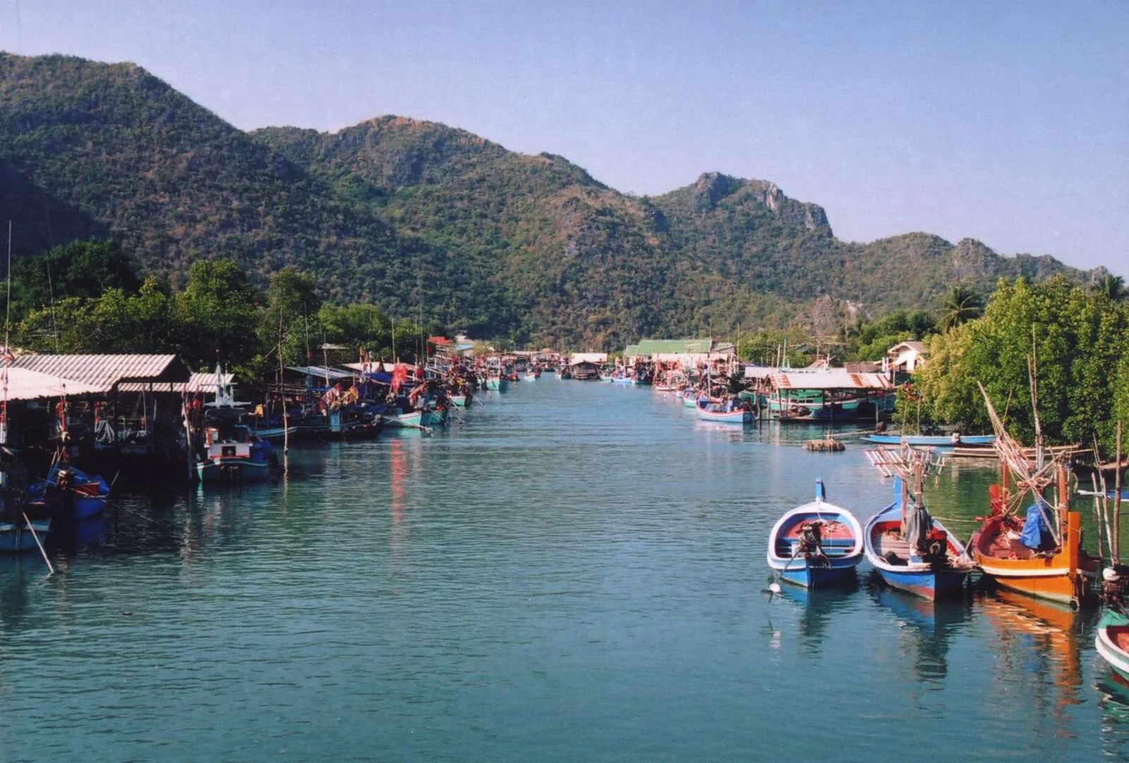กรุงเทพฯ – สามร้อยยอด