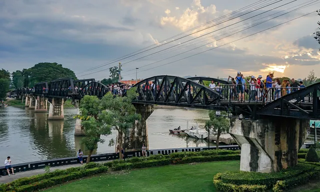 สะพานข้ามแม่น้ำแคว และสุสานทหารสัมพันธมิตรดอนรัก