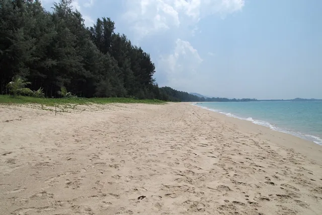 หาดเขาหลัก