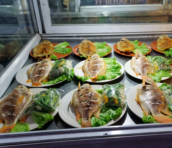 ตลาดเซฟวัน และตลาดสุรนารี