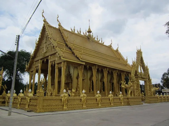 วัดหลวงพ่อโสธรองค์ใหญ่ และวัดปากน้ำโจ้โล้