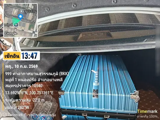 กระเป๋าเดินทางจัดเรียงเรียบร้อยในท้ายรถ — สนามบินสุวรรณภูมิ
