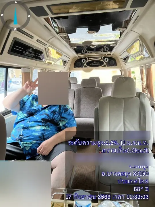 รถตู้ VIP เบาะกว้าง ขณะมีผู้โดยสารเดินทาง — พัทยา
